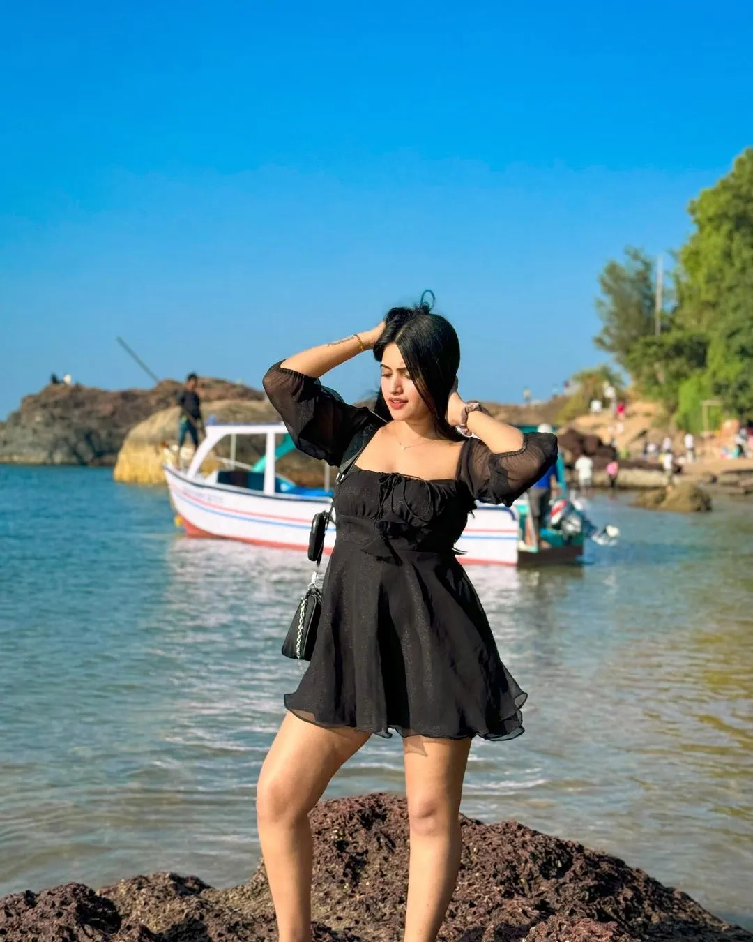 SRAVANTHI CHOKARAPU LONG LEGS SHOW IN MINI BLACK SKIRT 7